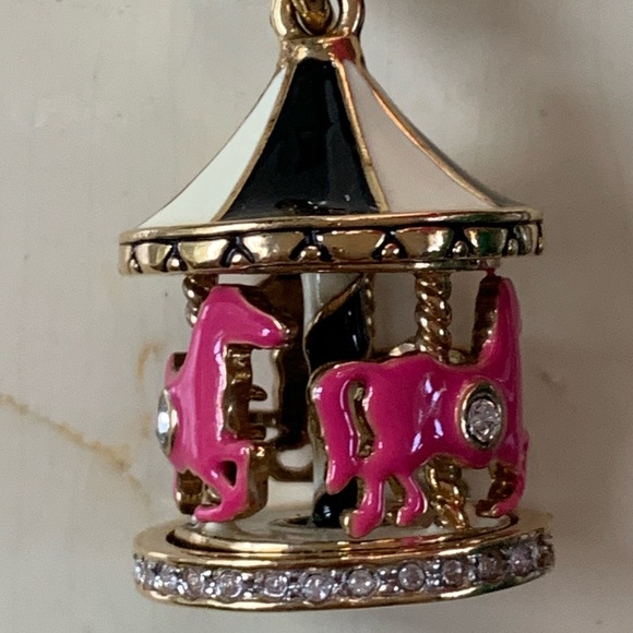 2009 Juicy Couture rotating carousel pendant - Picture 2 of 5